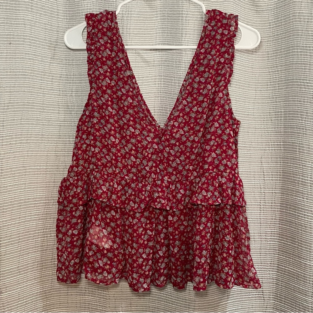 Red V-Neck Ruffle Cropped Tank Top - Picture 5 of 10